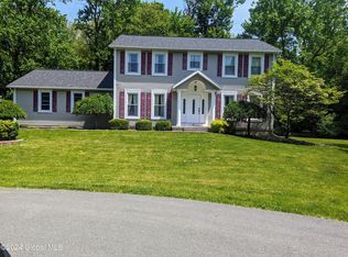 2 Delaware Ct, Rexford, NY 12148