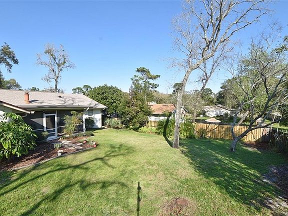 3rd image of 121 Lyndhurst Dr