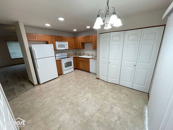 5th image of 1900 Wellington Dr #36754642B
