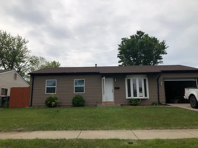 3bd, 1 bath, 1 car garage, fully fenced backyard. Great and quiet neighborhood.