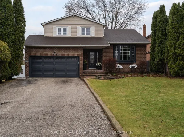 228 Yorkshire Dr, Newmarket, ON L3Y 6J7