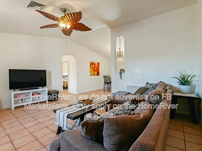 3 bed, 2.0 bath, 1868 sqft, $1,675 — Photo 3