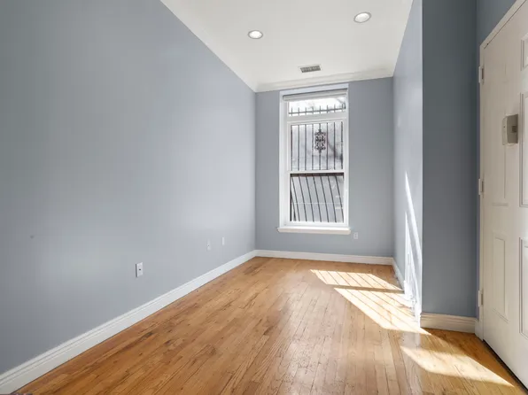 275 West 132nd Street image 2 of 13