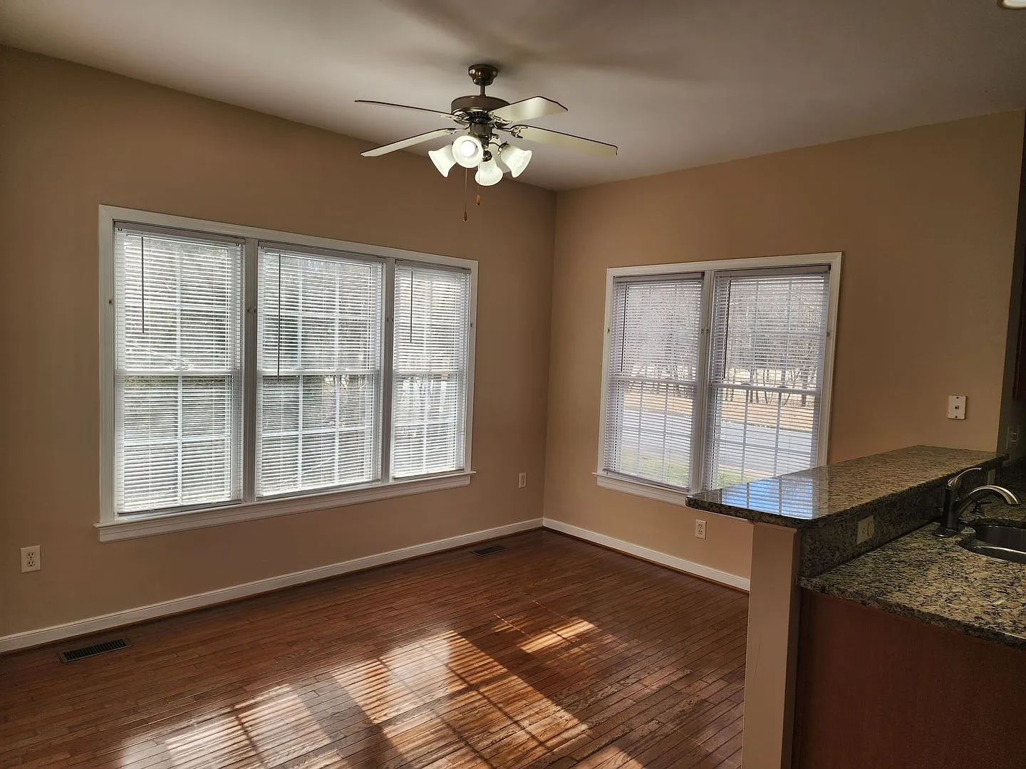 Stunning and Luxurious 4 Bedroom 2.5 Bath Home in the Crosspoint Subdivision — Photo 4