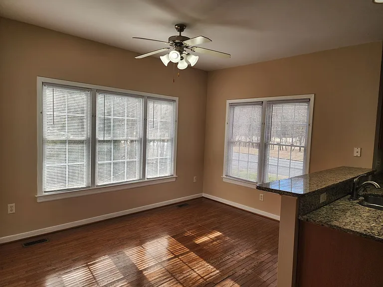 2740 Parview Way — Photo 4