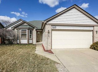 46647 Oak Pointe Dr, Macomb, MI