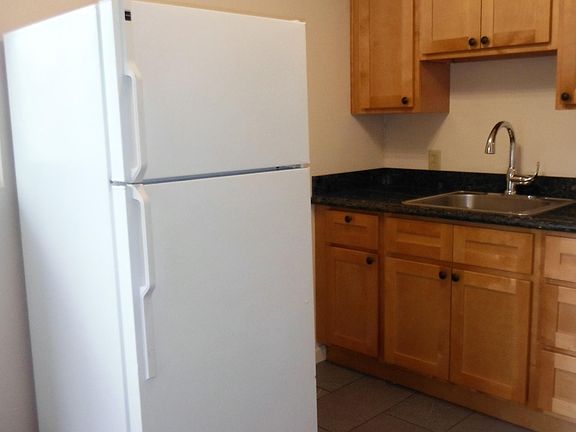 2nd image of 565 S 11th St APT 3