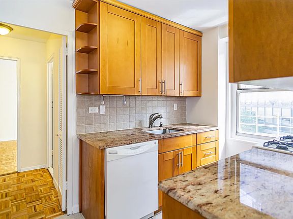 5th image of 155 W 68th St APT 431