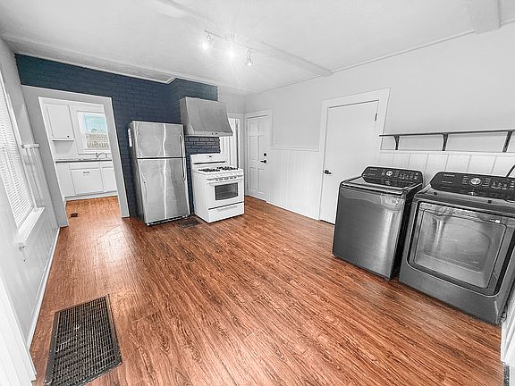 5th image of 21 Waldo Ct #1