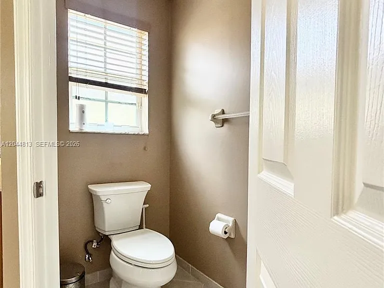 9109 Dupont Pl — Photo 41