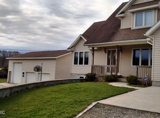 2077 W Lakewood Rd, Whitehall, MI 49461