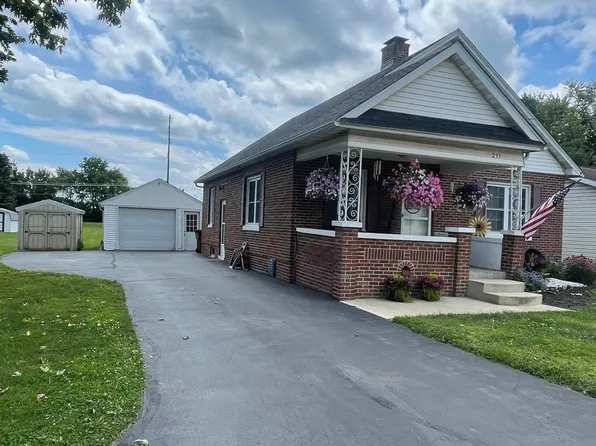 233 W Mound St, South Charleston, OH 45368