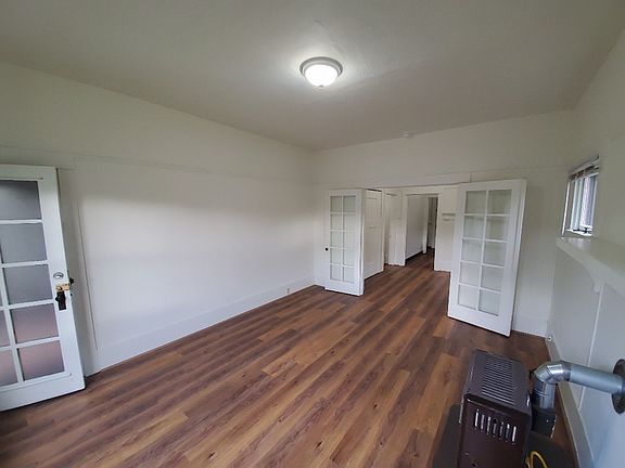 5th image of 1421-1425-1427 D St