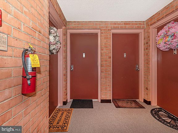 3rd image of 1747 Edgewood Hill Cir APT 102