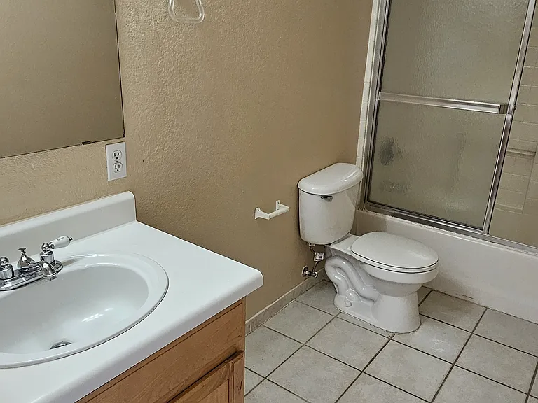 1422 E Avenida Isabela — Photo 11