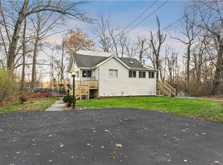 186 Tanglewylde Rd, Lake Peekskill, NY 10537