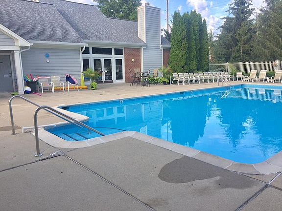 2nd image of 8232 Glenwillow Ln