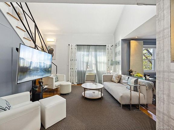 5th image of 200 Centre Avenue #3G