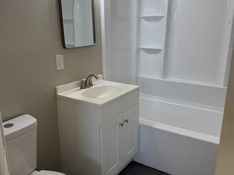 1809 E 2nd St #12 — Photo 13