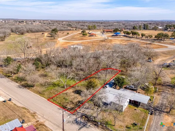 1018 N Hackberry Ave, Luling, TX 78648