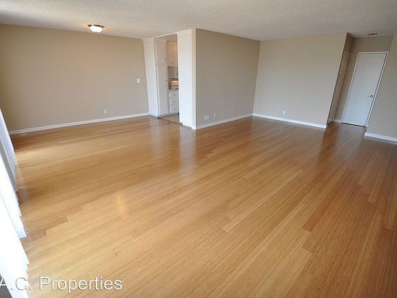 3rd image of 11310 Camarillo St APT 307