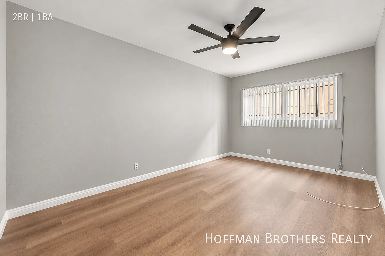 Bright & Balanced Residence with a Comfortable, Versatile Interior — Photo 4
