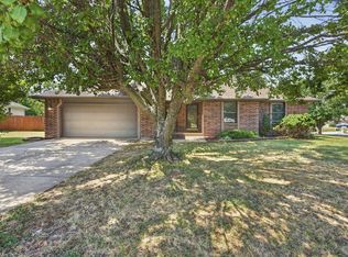 3648 W Shawnee Dr, Springfield, MO 65810