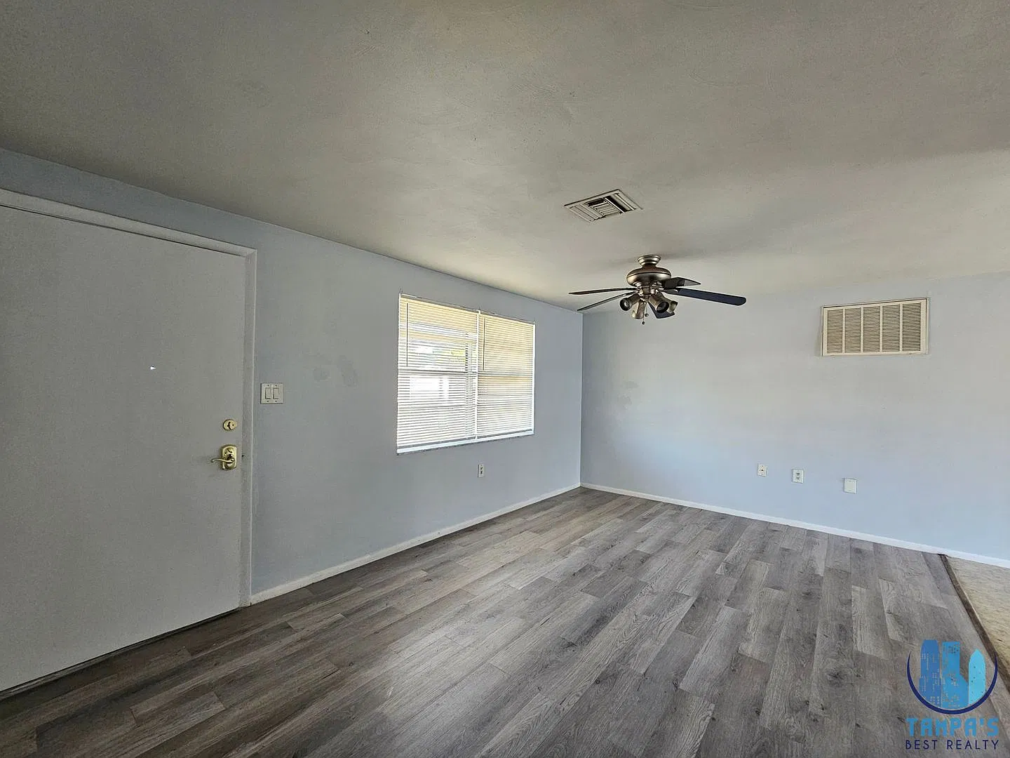 2 Bed | 1 Bath House Available For Rent In Holiday! *Move-In Special* — Photo 4