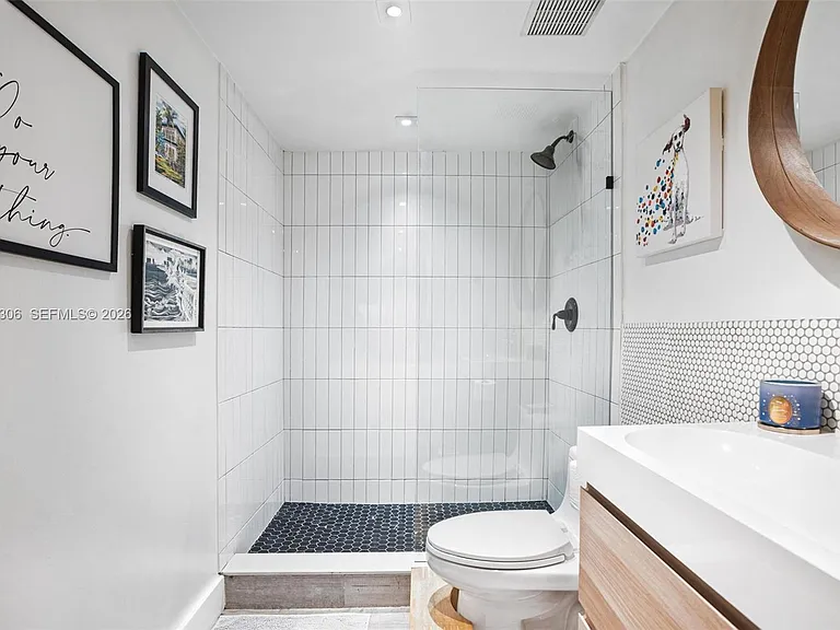 245 Michigan Ave #5-LG — Photo 12