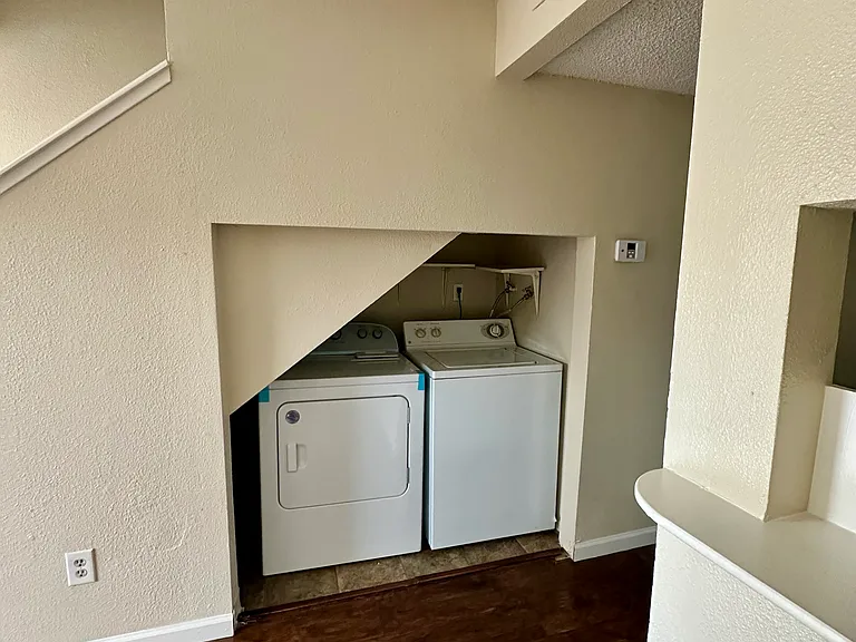 5101 Glide Dr #1 — Photo 6