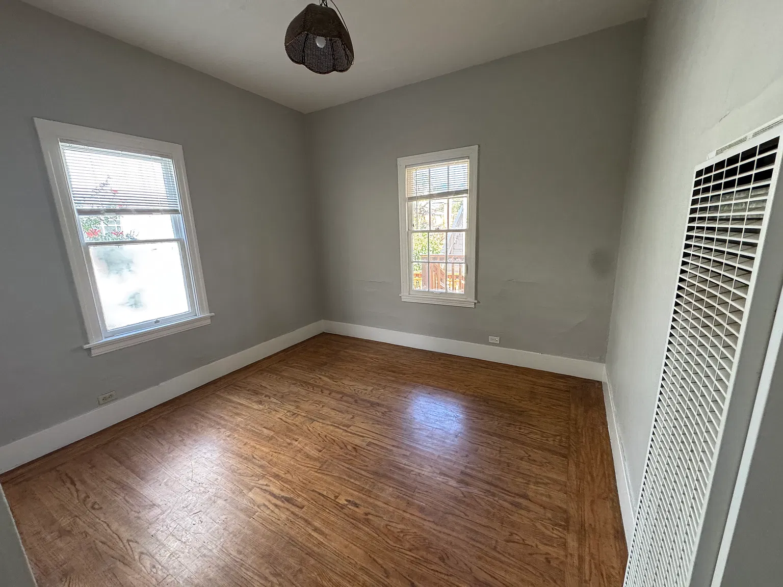 3 bed, 800 sqft, $2,955 — Photo 2