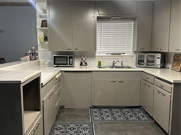 4th image of 421 W Alice Avenue