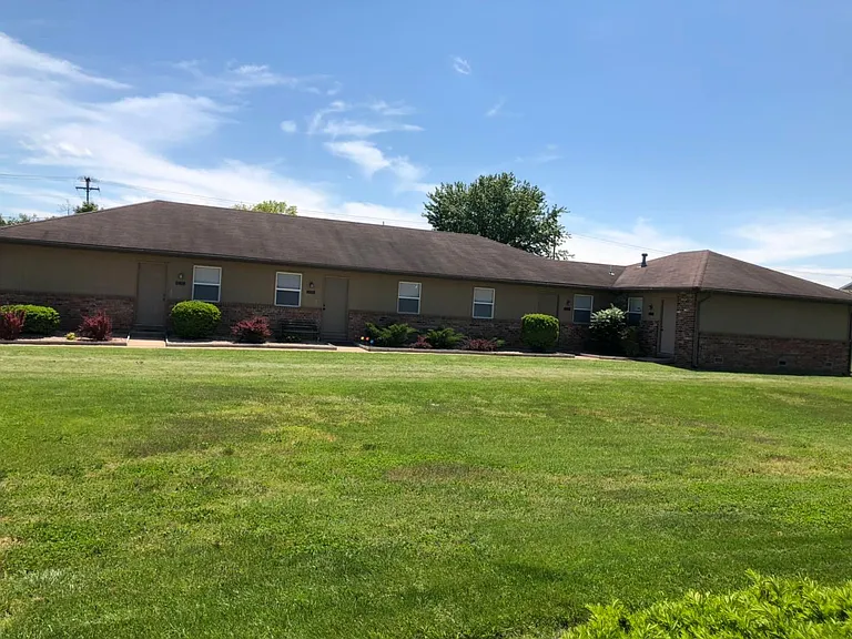 1825 Deffer Dr — Photo 3