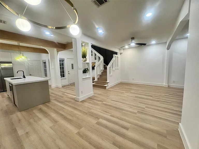 516 S Post Oak Ln #9 — Photo 11