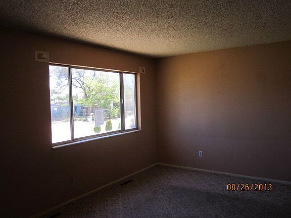 5th image of 611 Pear St