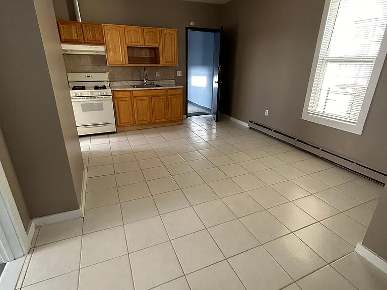 217 Delaware St — Photo 6