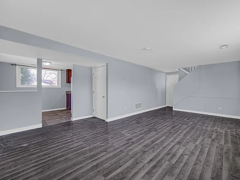 548 Regent Rd — Photo 8