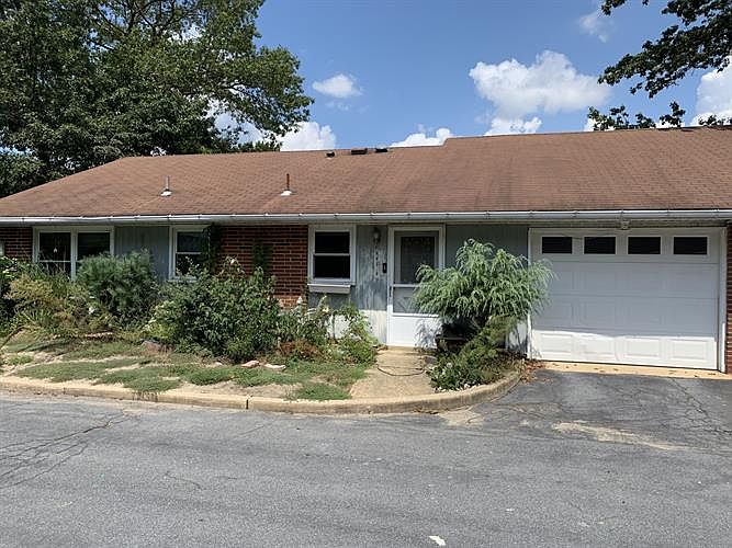 1st image of 491D Dartmoor Ct