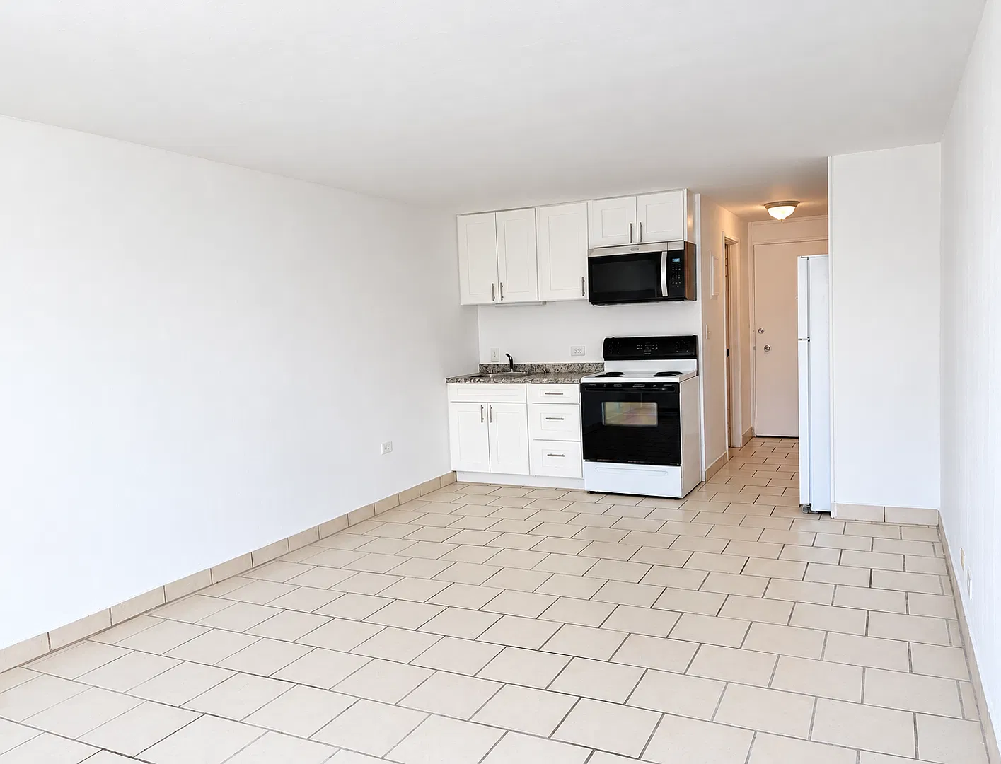 Surfside studio $1250.00 available 10/8/26 — Photo 3