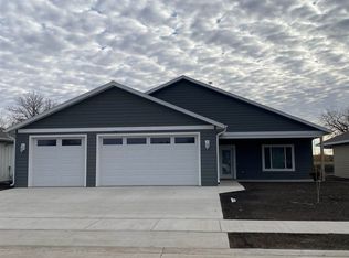 3601 Pinewood Dr, Spirit Lake, IA 51360