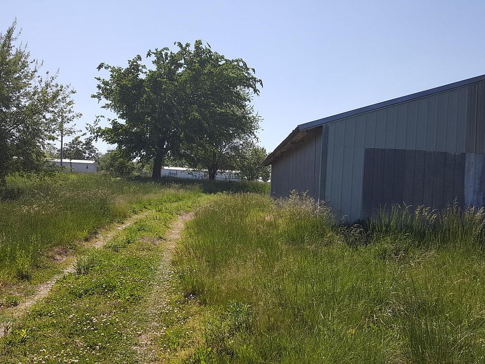 2nd image of 20867 Farm Road 1120