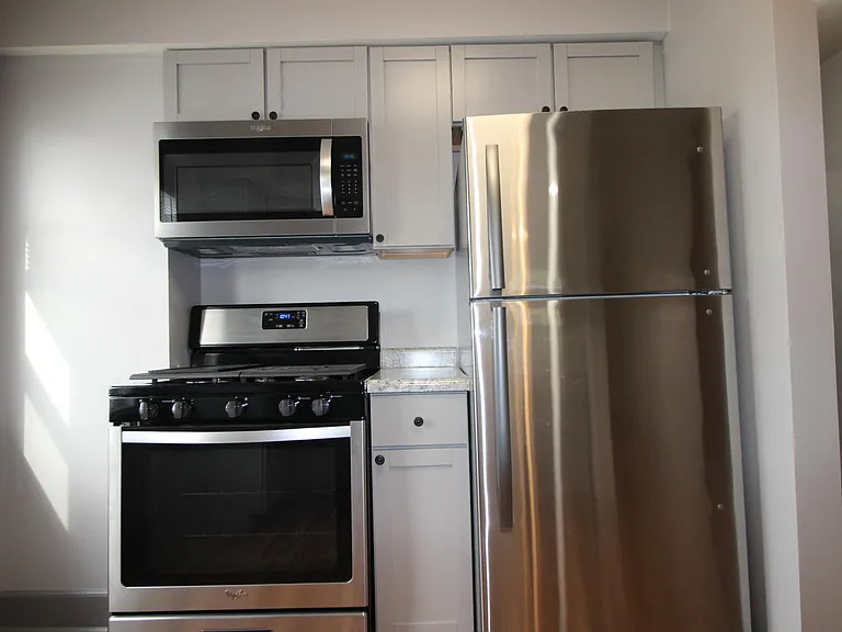 1412 Shelby St — Photo 7