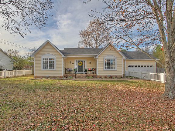 3rd image of 1326 Sycamore Dr