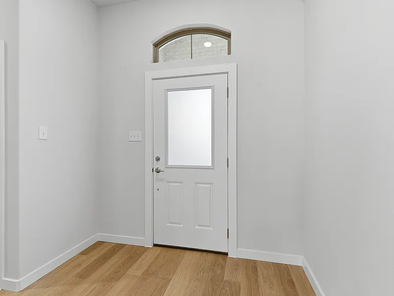 3912 Sandstone Dr — Photo 2