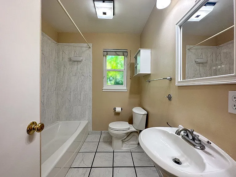 1727 Coralee Dr — Photo 11