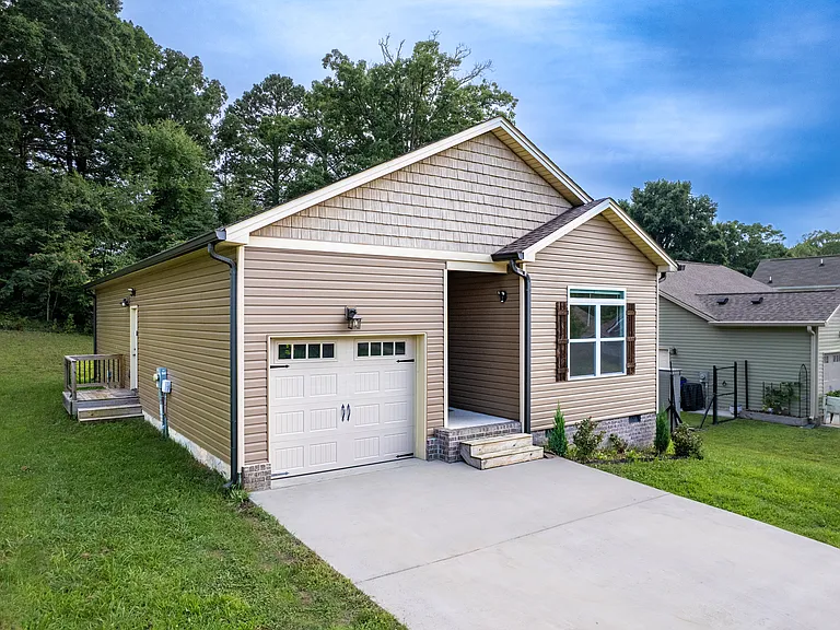 1610 Southern Heights Cir SE — Photo 18