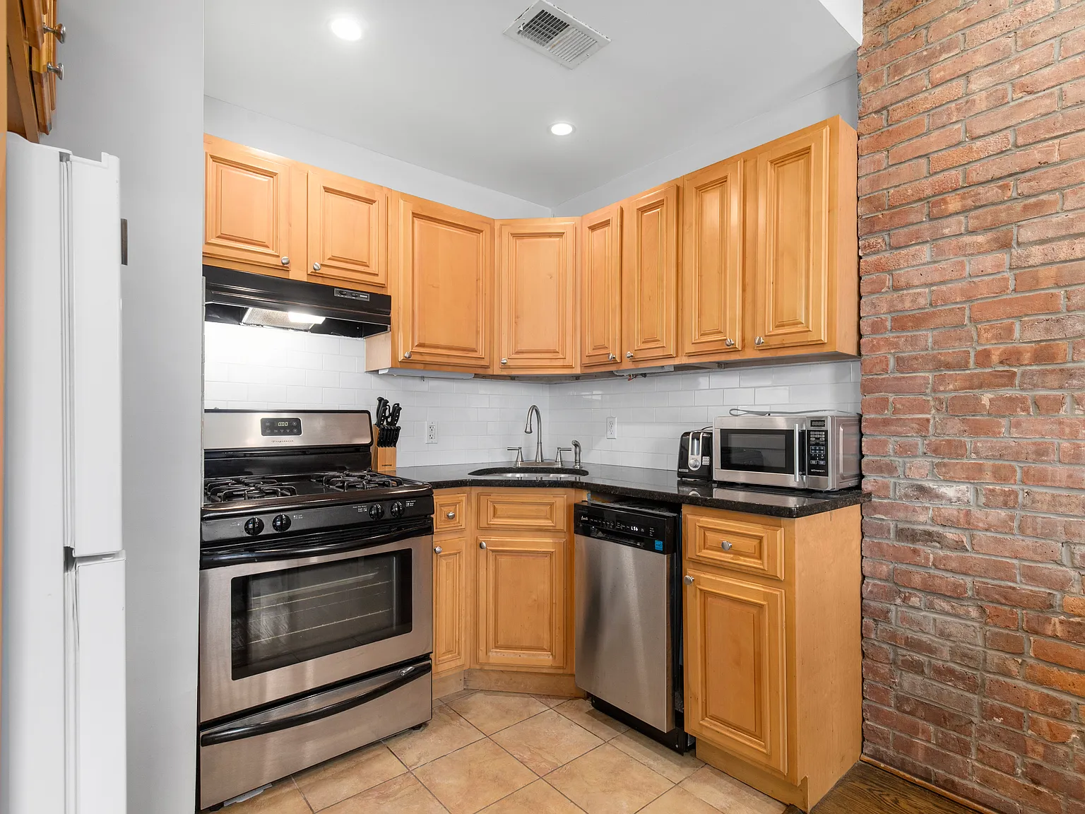 2 bed, $3,600 — Photo 3