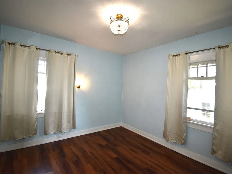 586 Grove St — Photo 22