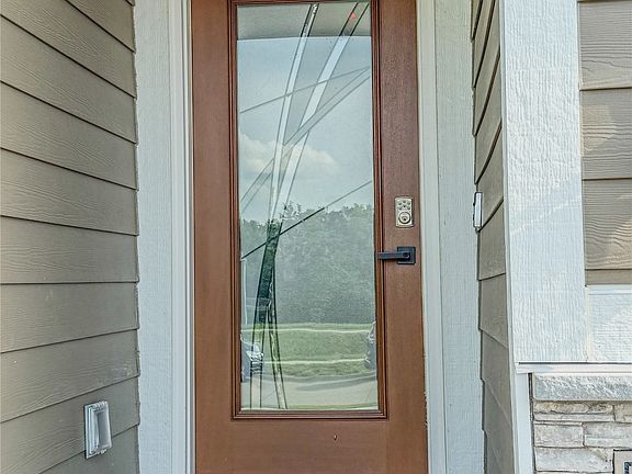 3rd image of 100 Dakota Cir