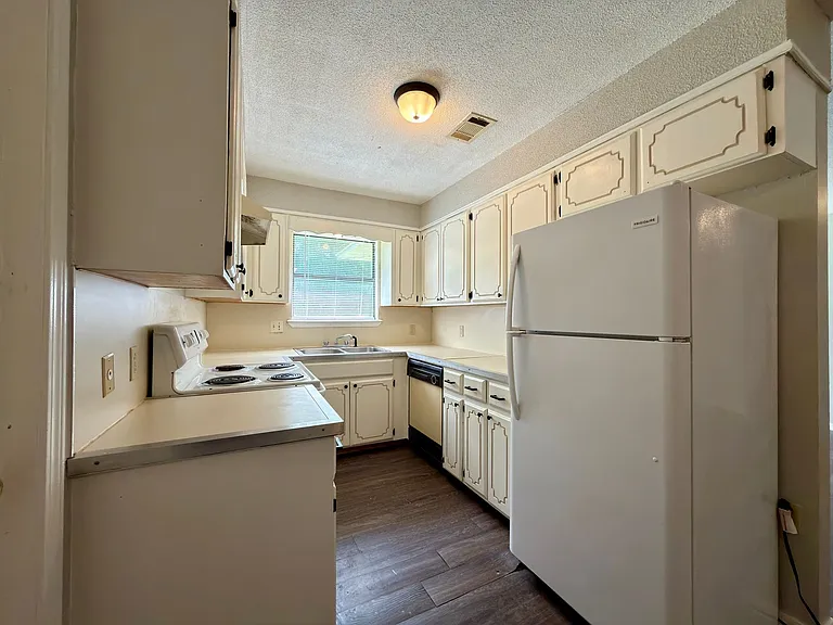 1307 N Arkansas Ave — Photo 4